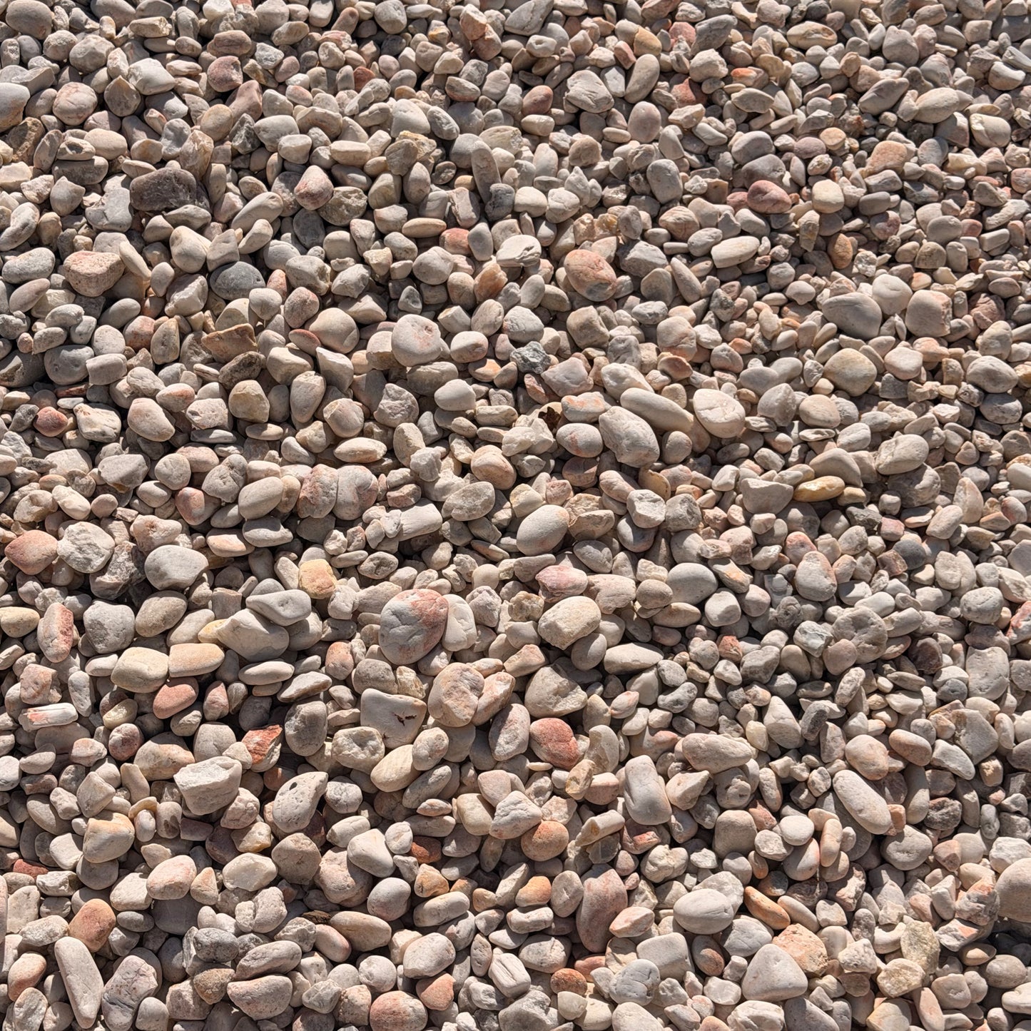 Gravel – White Stone 1-2" (Carolina Per ton)