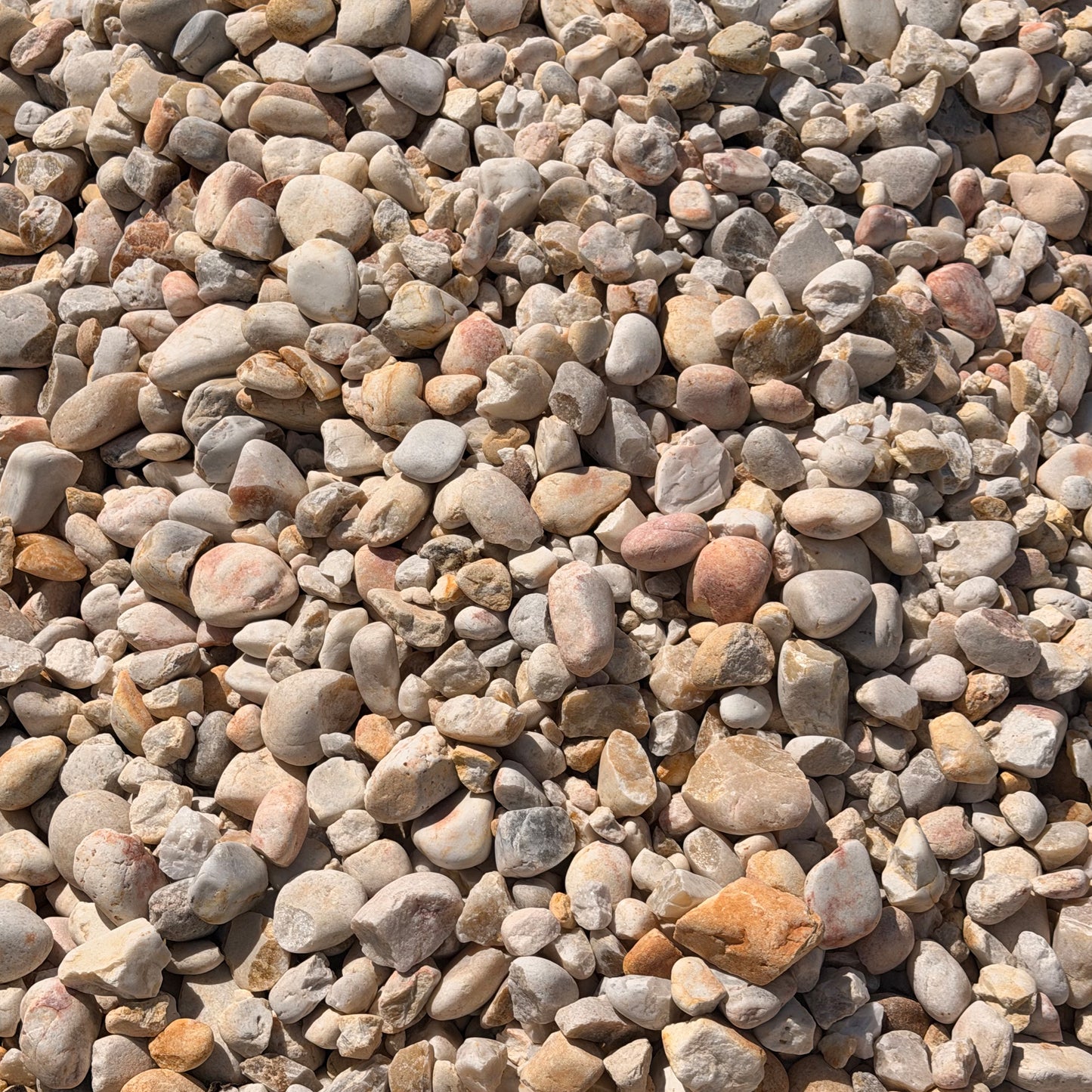 Gravel – White Stone 3-5" (Carolina Per ton)