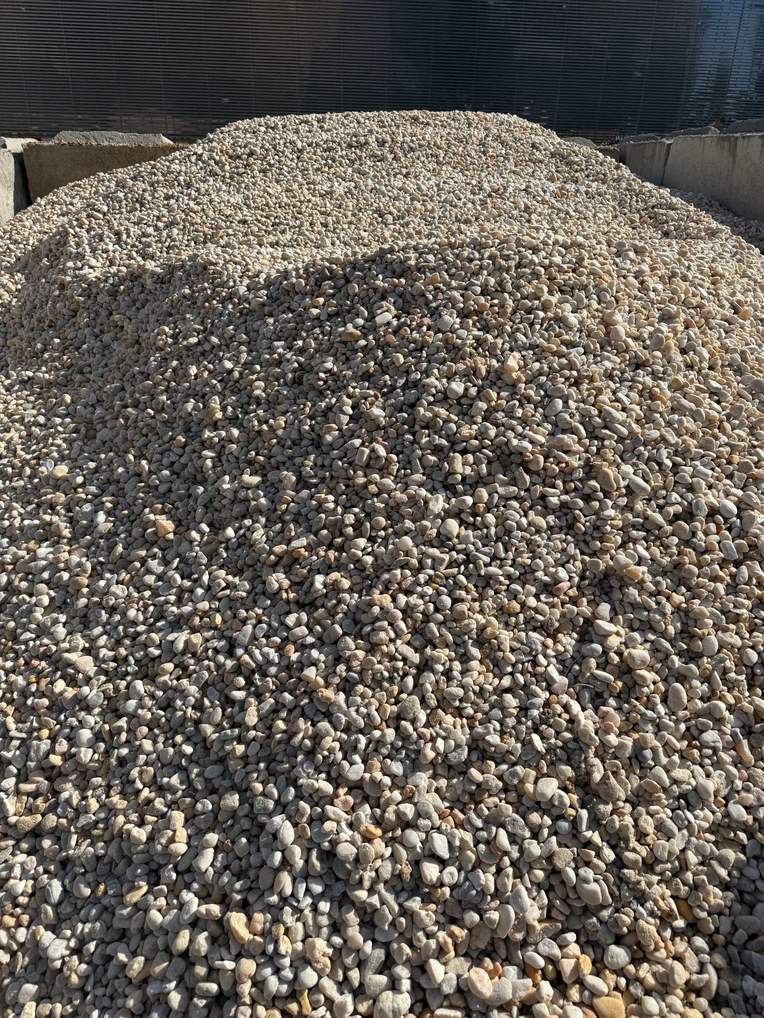 Gravel – White Stone Large 7/8" (Carolina per ton) - Sagamore Companies - Aggregates